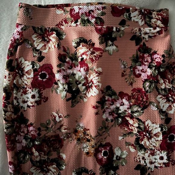 Women’s skirt - Picture 3 of 4